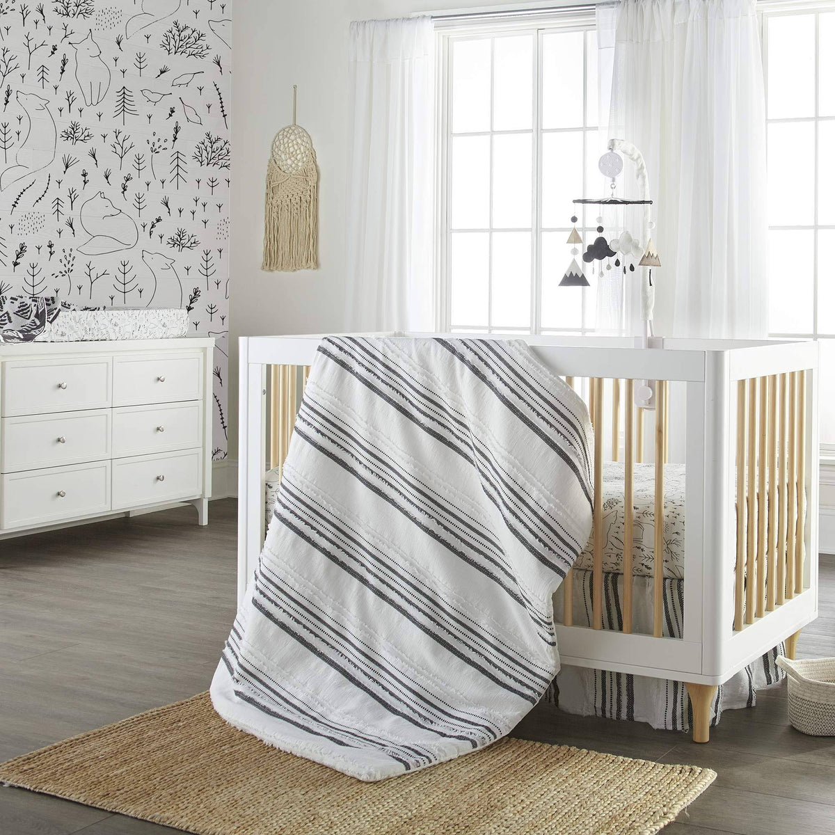 4-Piece Crib Bedding Set in Black/White M595781