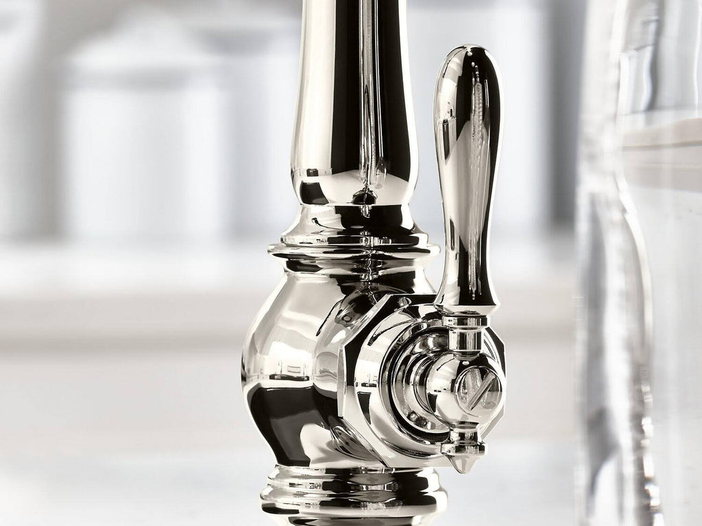 Single Handle Pull Down Kitchen Faucet M753126
